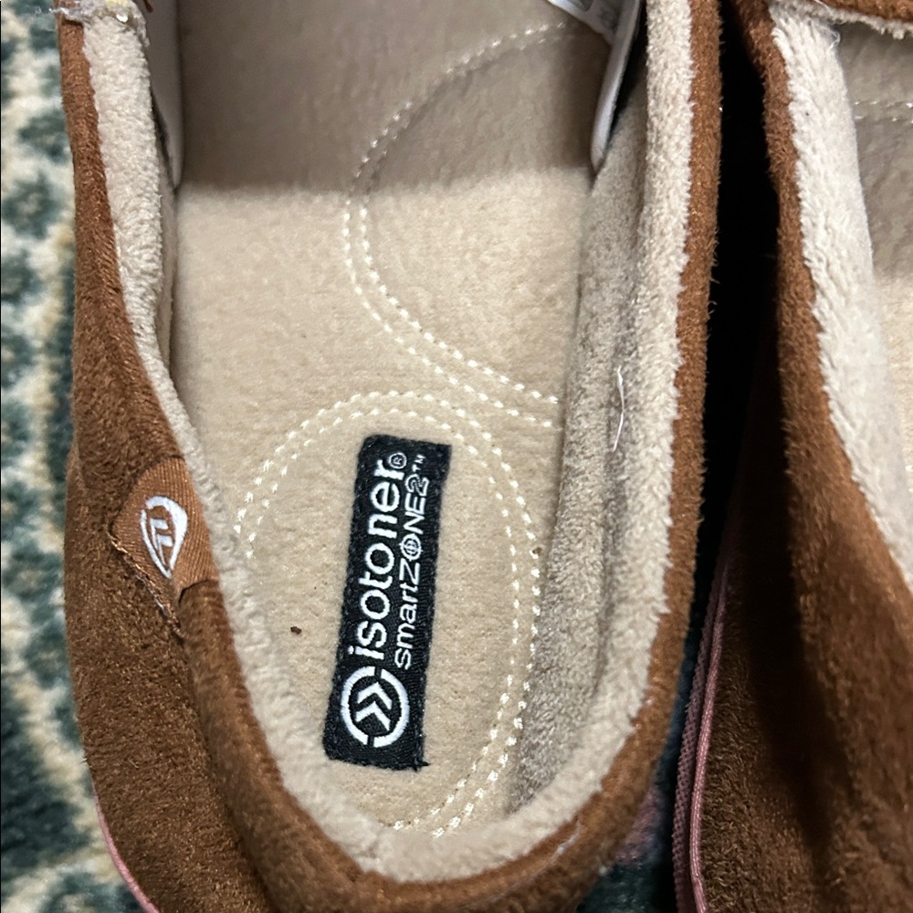 New 2pair Isotoner men’s slippers 13-14 - Picture 2 of 11
